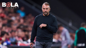 Hansi Flick keluhkan rumput Stadion Metropolitano jelang Atletico vs Barcelona. Analisis di bolacity