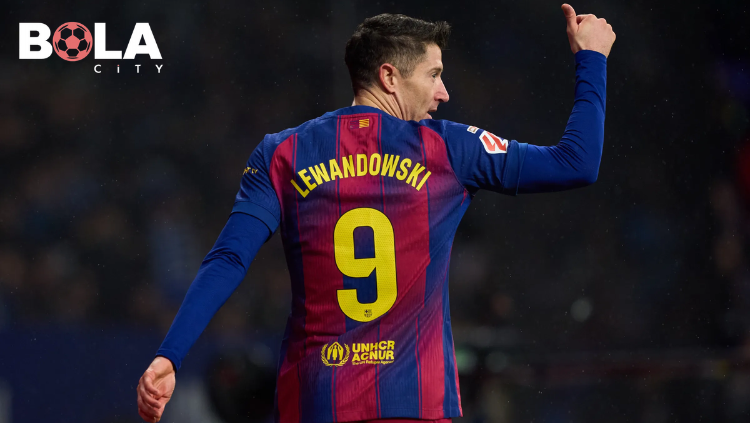 Robert Lewandowski meninggalkan lapangan Camp Nou. Akhir perjalanan Lewandowski di Barcelona dianalisis bolacity