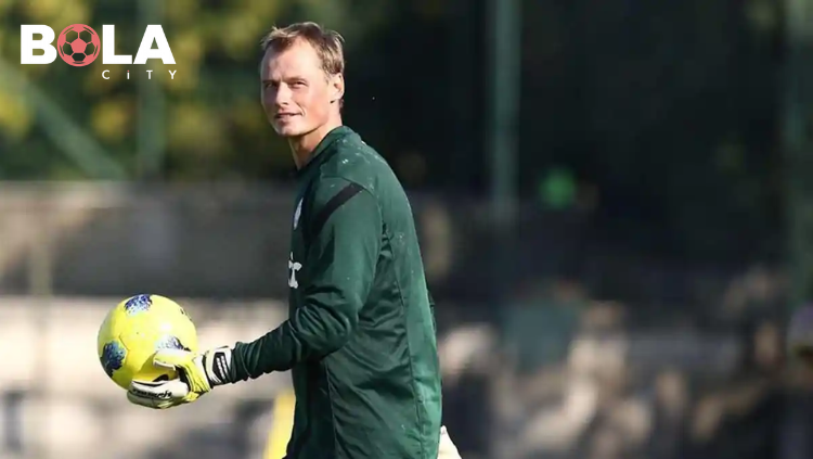 Alex Manninger eks kiper Arsenal dan Juventus meninggal dunia akibat kecelakaan kereta api di Austria. Kabar duka hanya di bolacity