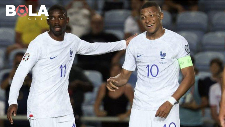 Kylian Mbappé melakukan selebrasi usai mencetak gol untuk Timnas Prancis dalam pertandingan Piala Dunia FIFA 2026 di depan ribuan penonton.